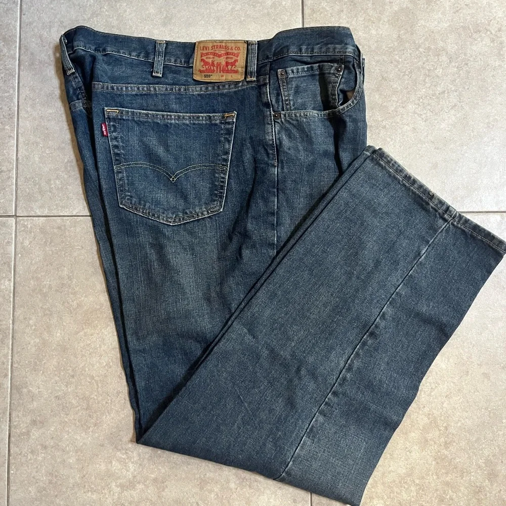 Levi’s 559 Blue Denim Jeans Men Straight Leg W48 L32 Excellent Condition